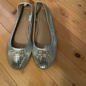 Cute old navy laser cut silver ballet flats.